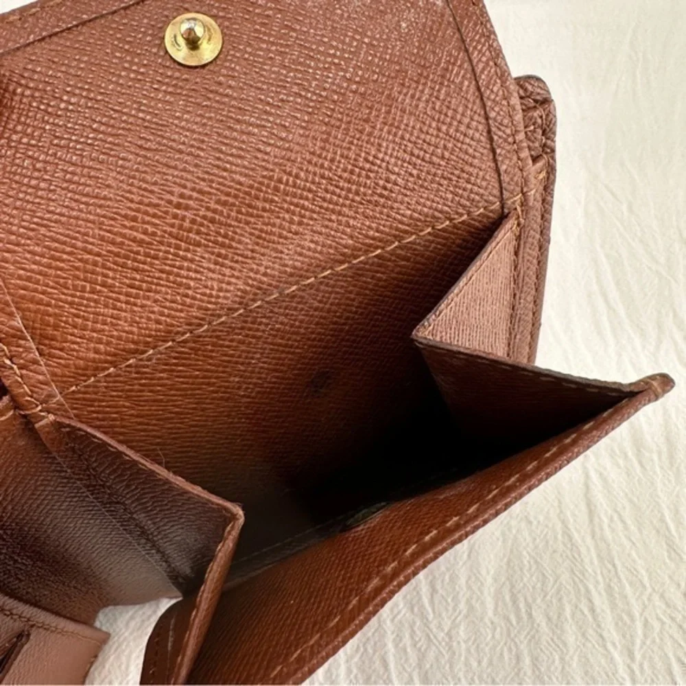 AUTHENTIC Louis Vuitton wallet or credit card holder.